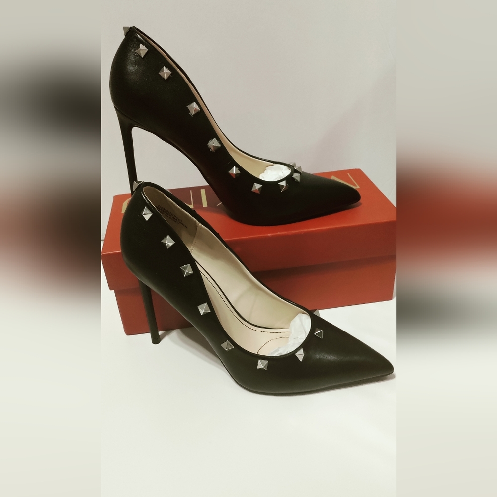 Shoes - Picture 2 of 6